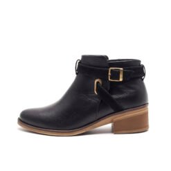 Alternative view of Botin Negro VFYN Maggie